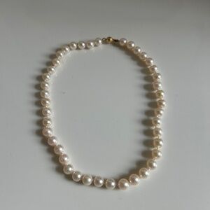 Real pearl choker with gold clasps